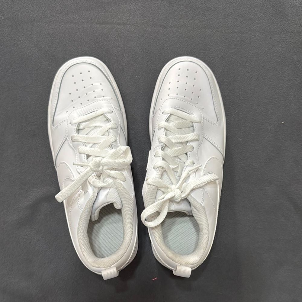 EUC Like New Nike Court Borough Low Shoes White Size 8.5w / 7y